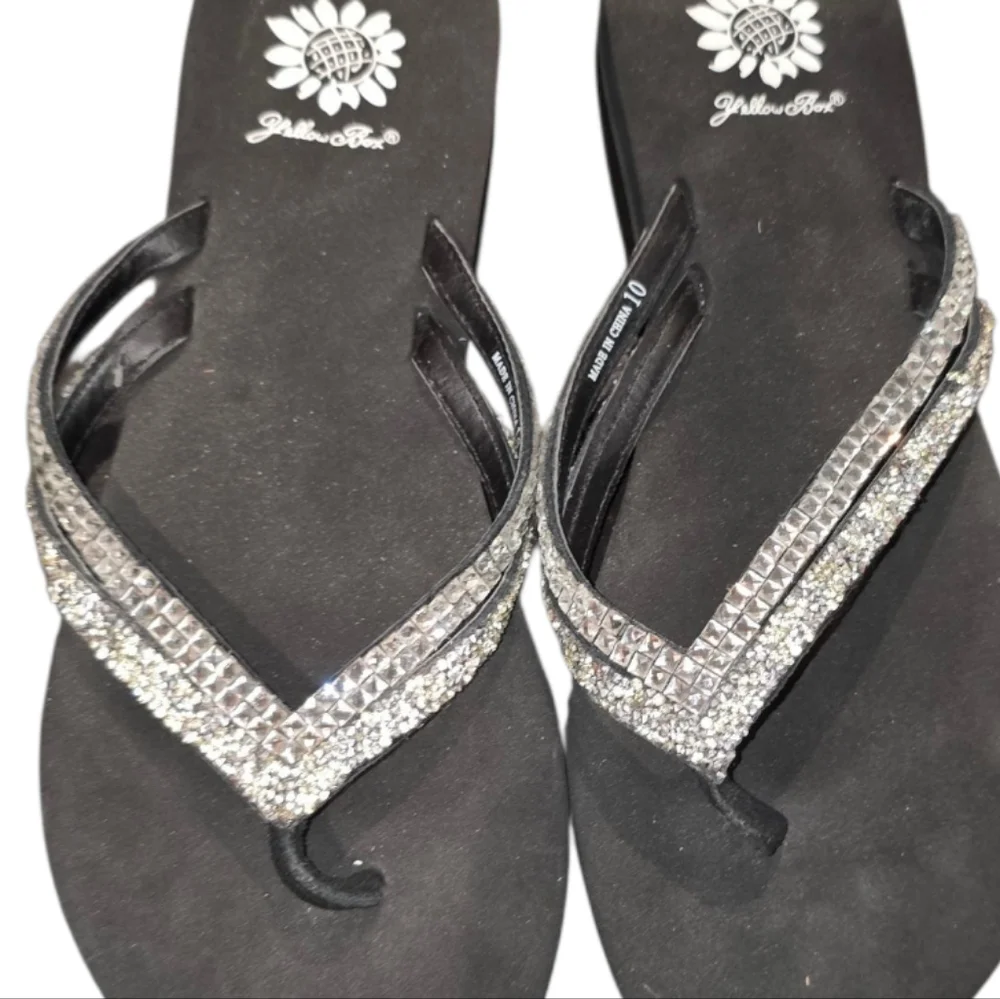 Yellow Box Black Rhinestone‎ Embellished Flip Flops Sandals Size 10 - Picture 3 of 6